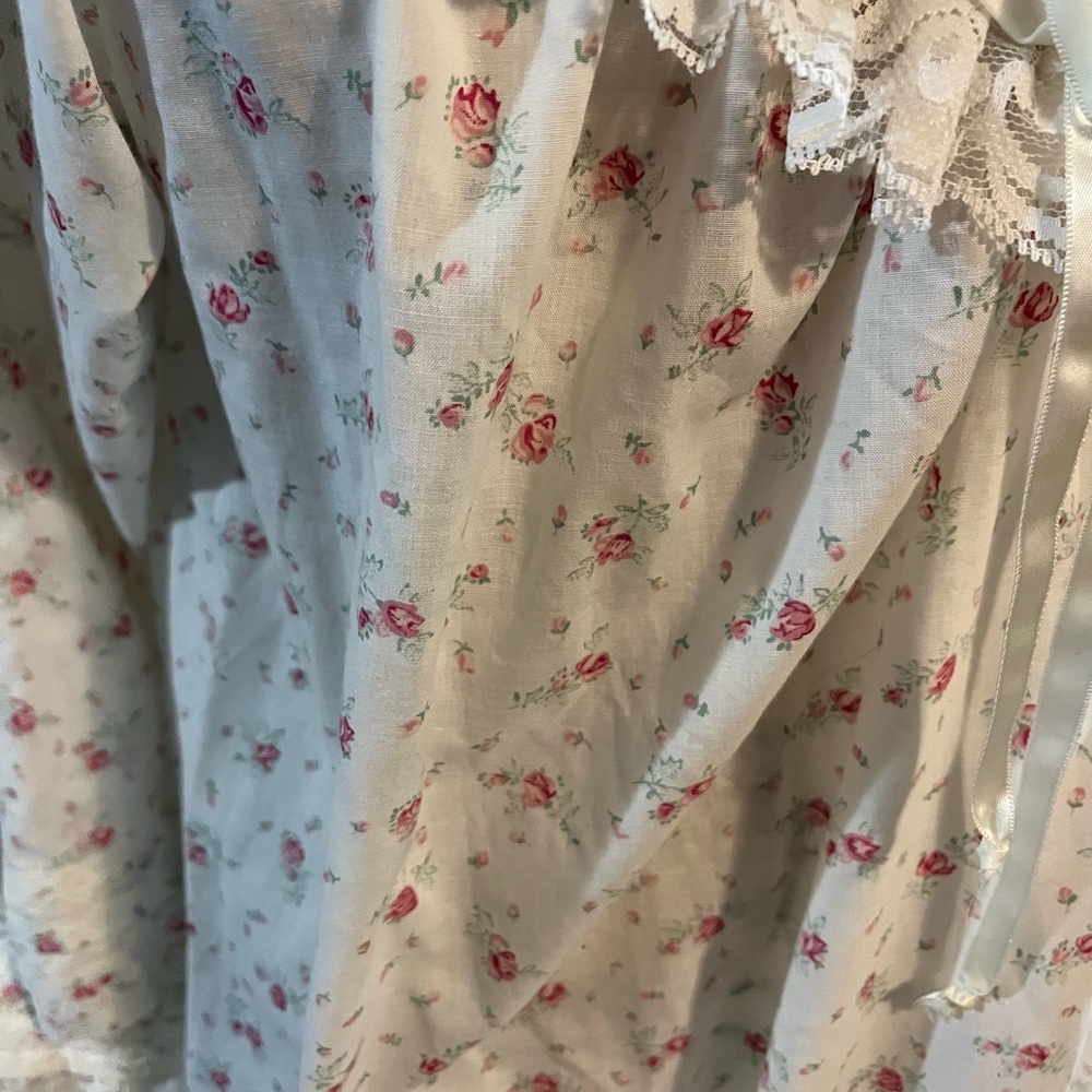 Vintage Gilligan & O'Malley Cream Nightgown with Pink Rose Print and Lace Yoke - Picture 4 of 8